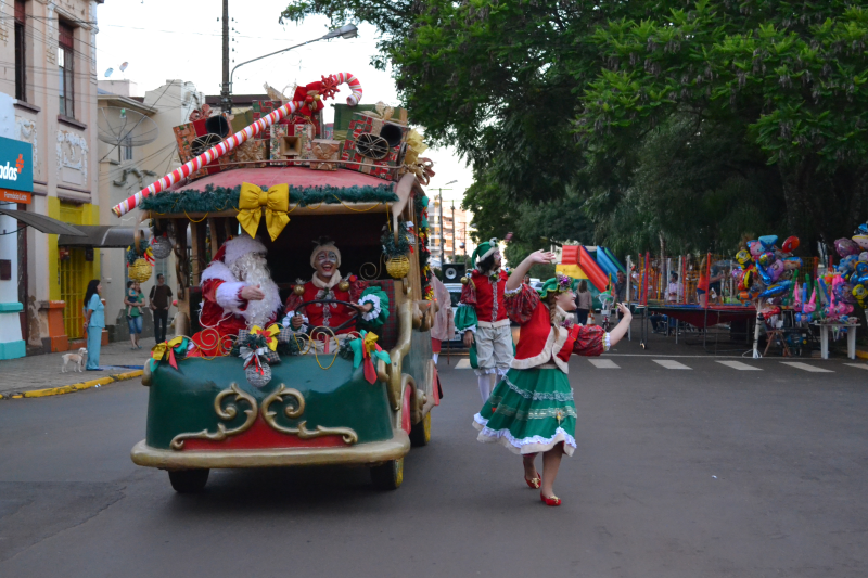 Desfile Encantado: a magia do Natal invade as ruas de Santo Ângelo